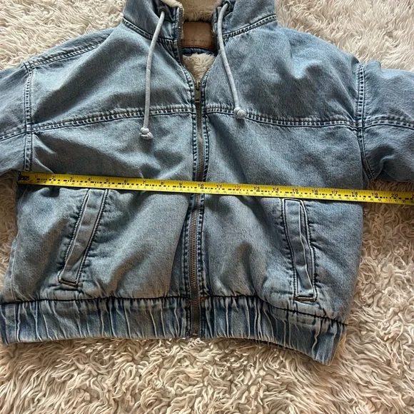 American Eagle Cropped Denim Fur Jacket - Picture 3 of 13